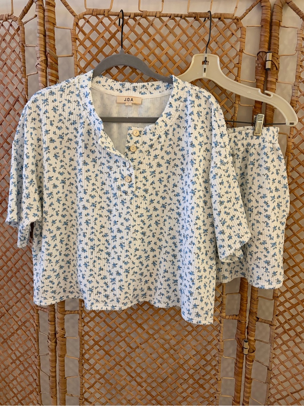J.O.A. Women’s Ribbed White Two-Piece Lounge Set with Blue Floral Print - Picture 2 of 10